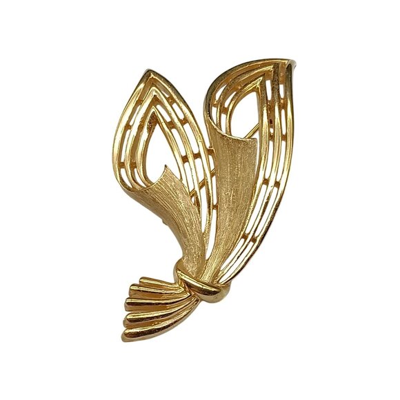 Vintage Crown Trifari Gold-Tone Brooch Pin Abstract Leaf Design - Picture 1 of 4